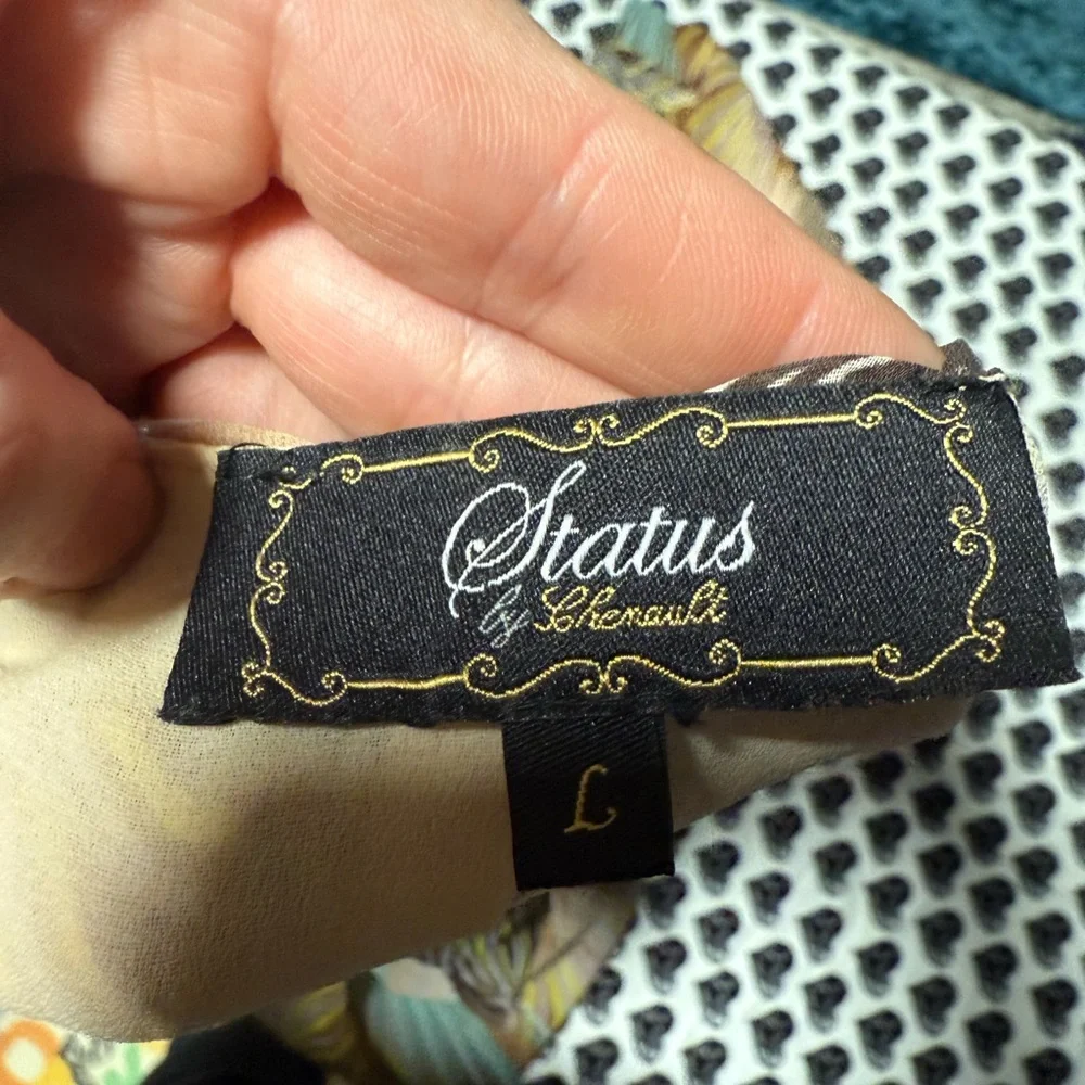Status by chenault women’s blouse size L in excellent condition